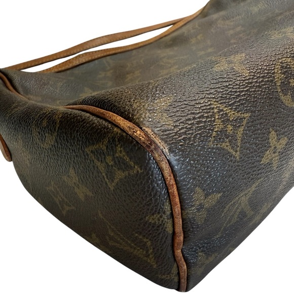 Louis Vuitton Medium Size Crossbody Shoulder Bag - Picture 9 of 10